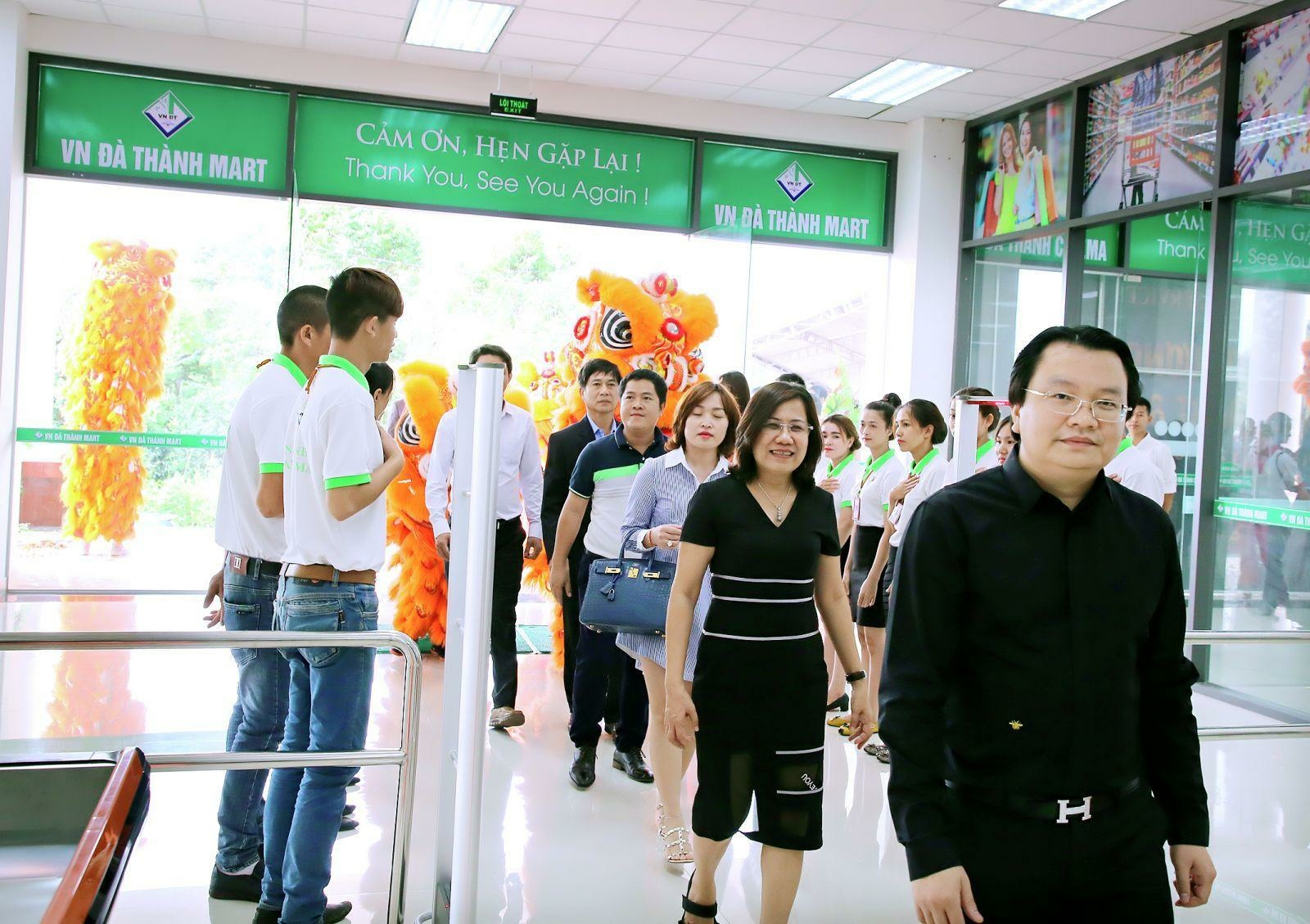 KHAI TRƯƠNG TRUNG TÂM THƯƠNG MẠI ĐẦU TIÊN TẠI BUÔN HỒ