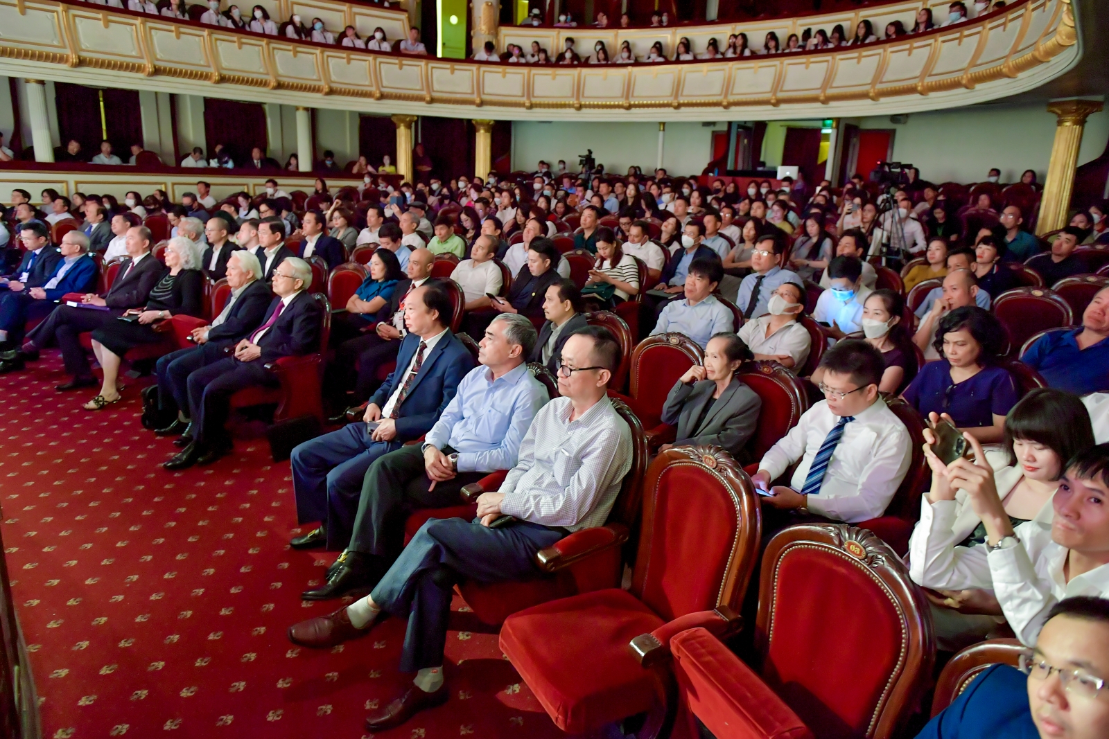 Đối Thoại Với Các Nhà Lãnh đạo Hàng đầu Thế Giới 1